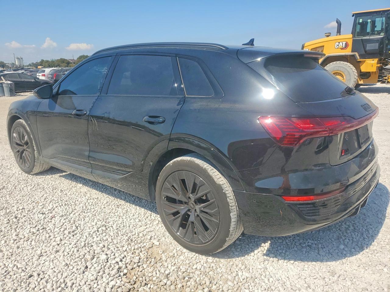 2024 Audi Q8 E-Tron Prestige - Фото 2