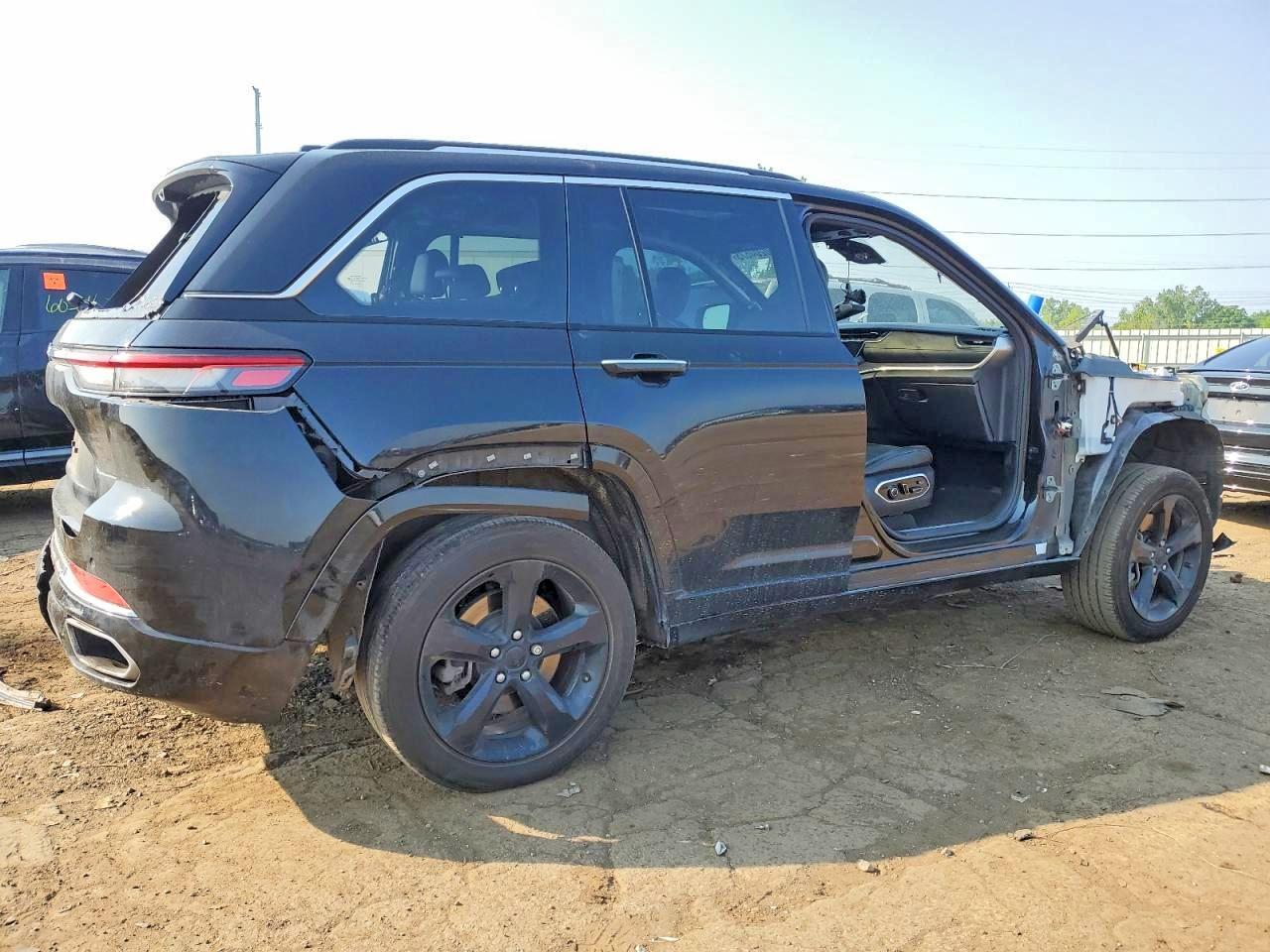 2022 Jeep Grand Cherokee Overland 4Xe - Image 3