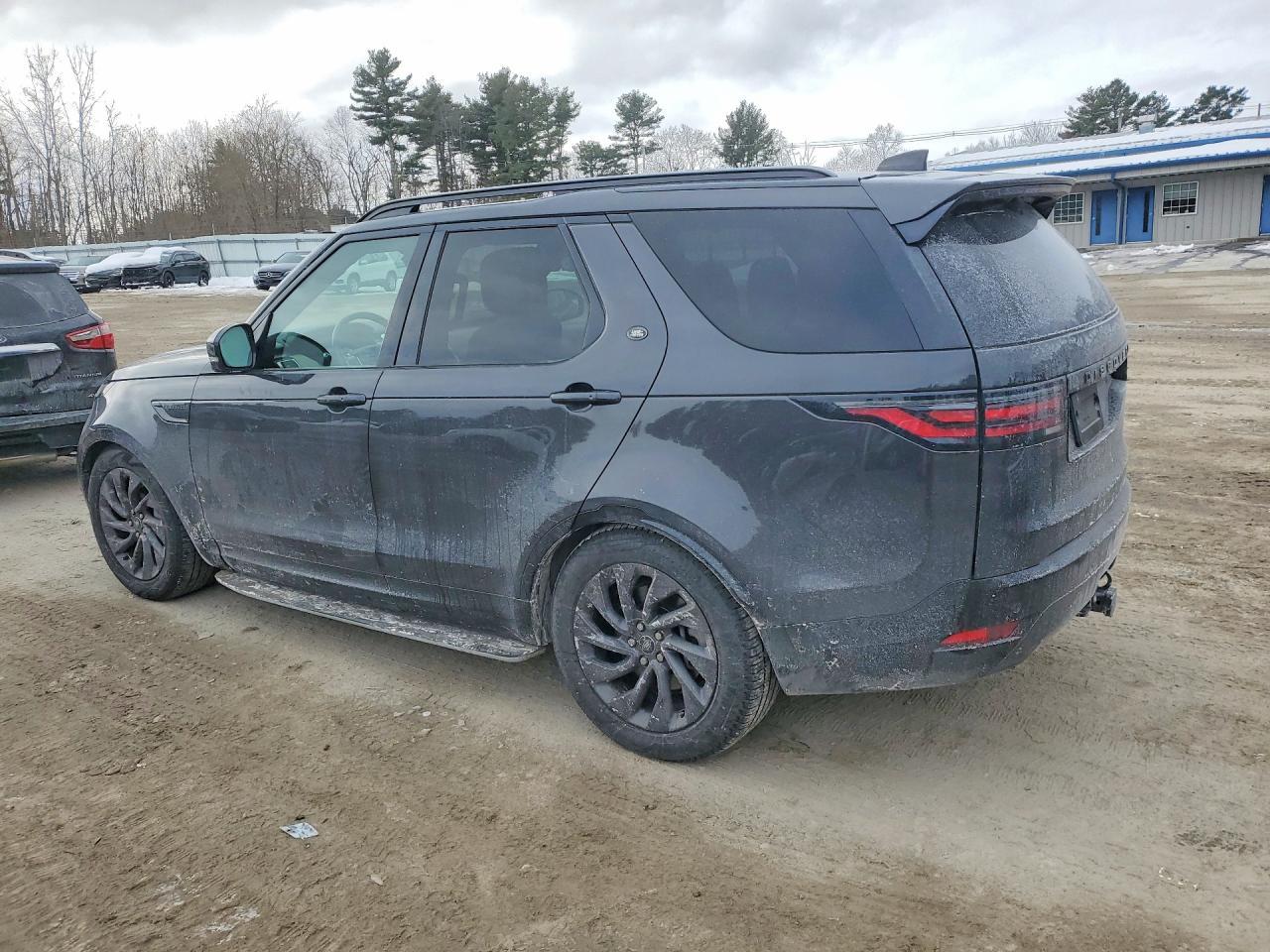 2022 Land Rover Discovery S R-Dynamic - Image 2