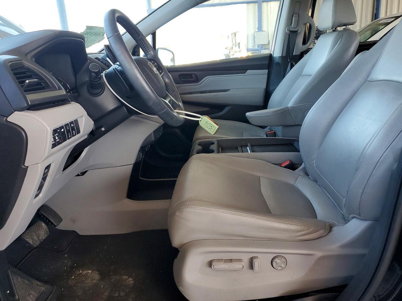 2018 Honda Odyssey Touring - Image 7