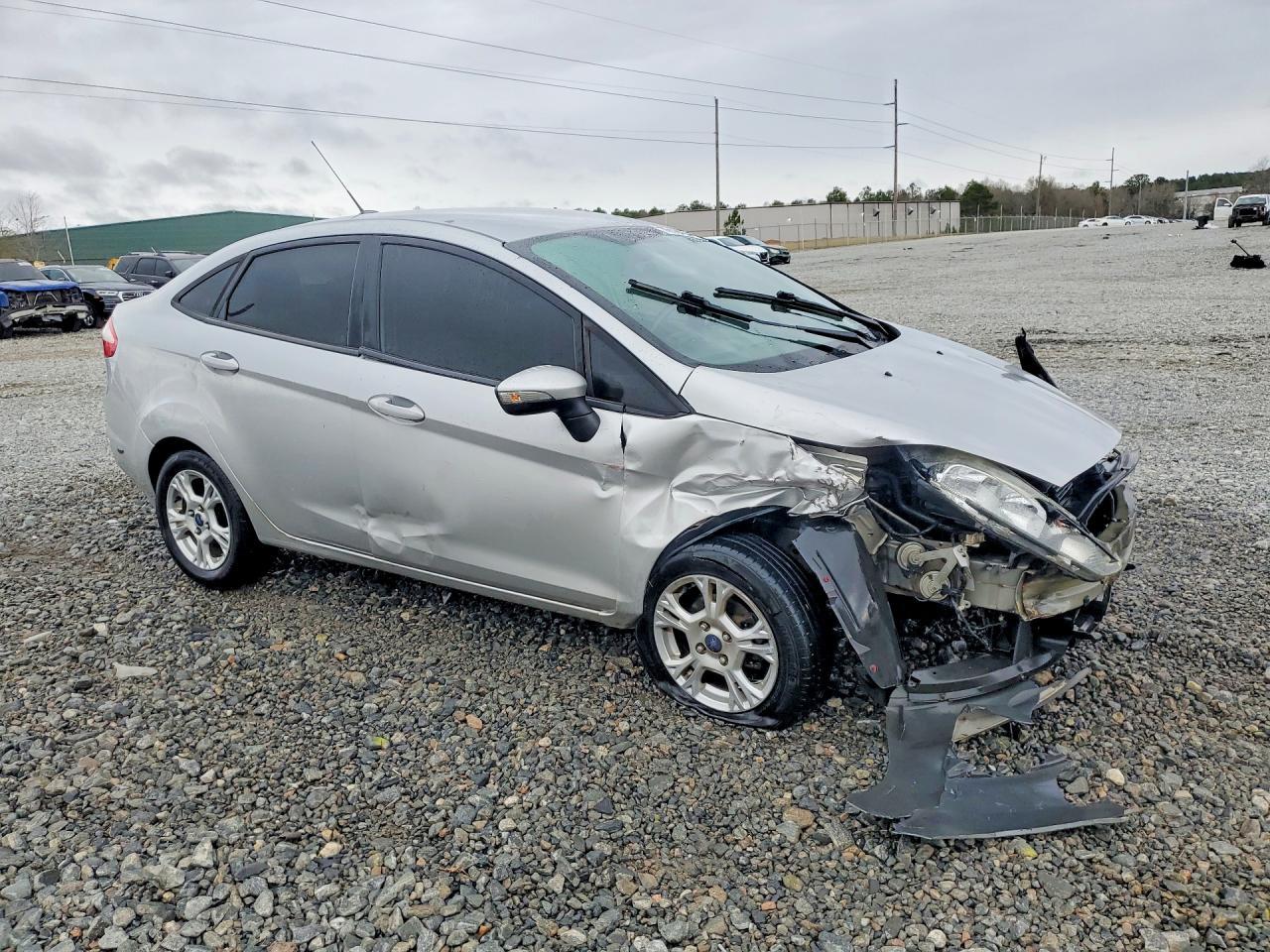 2015 Ford Fiesta Se - Image 4