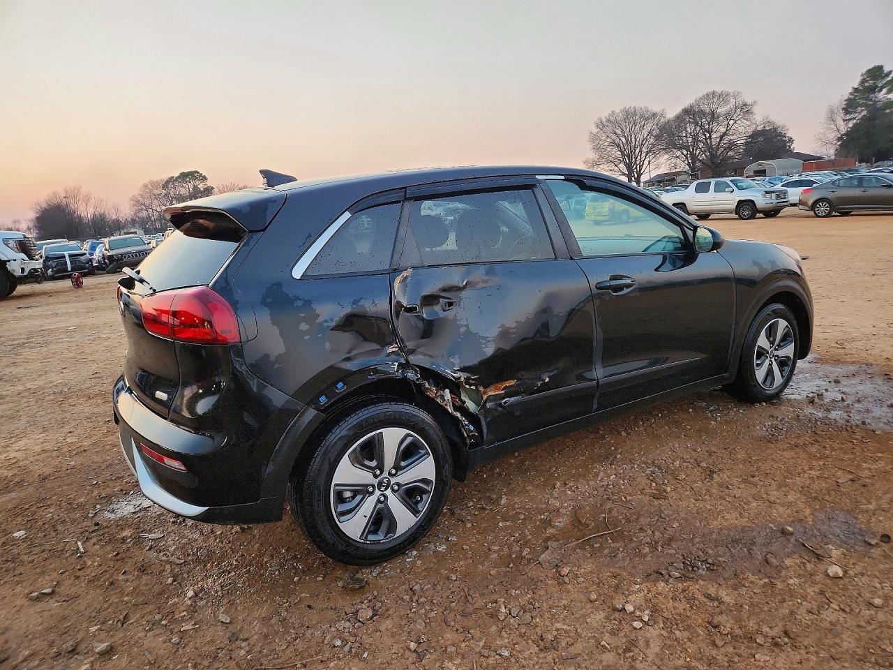 2017 Kia Niro Fe - Image 3