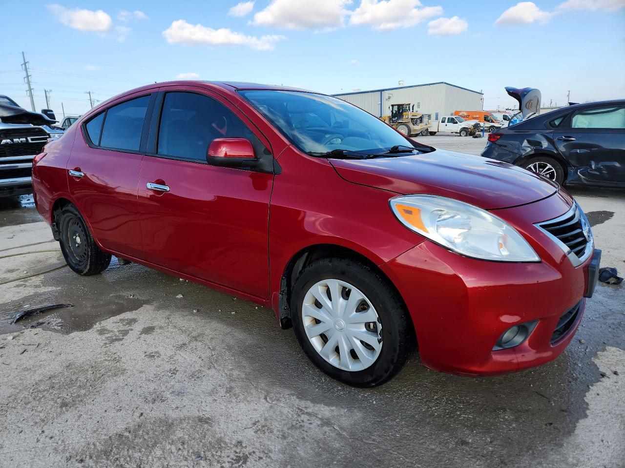 2013 Nissan Versa 1.6 S - Image 4