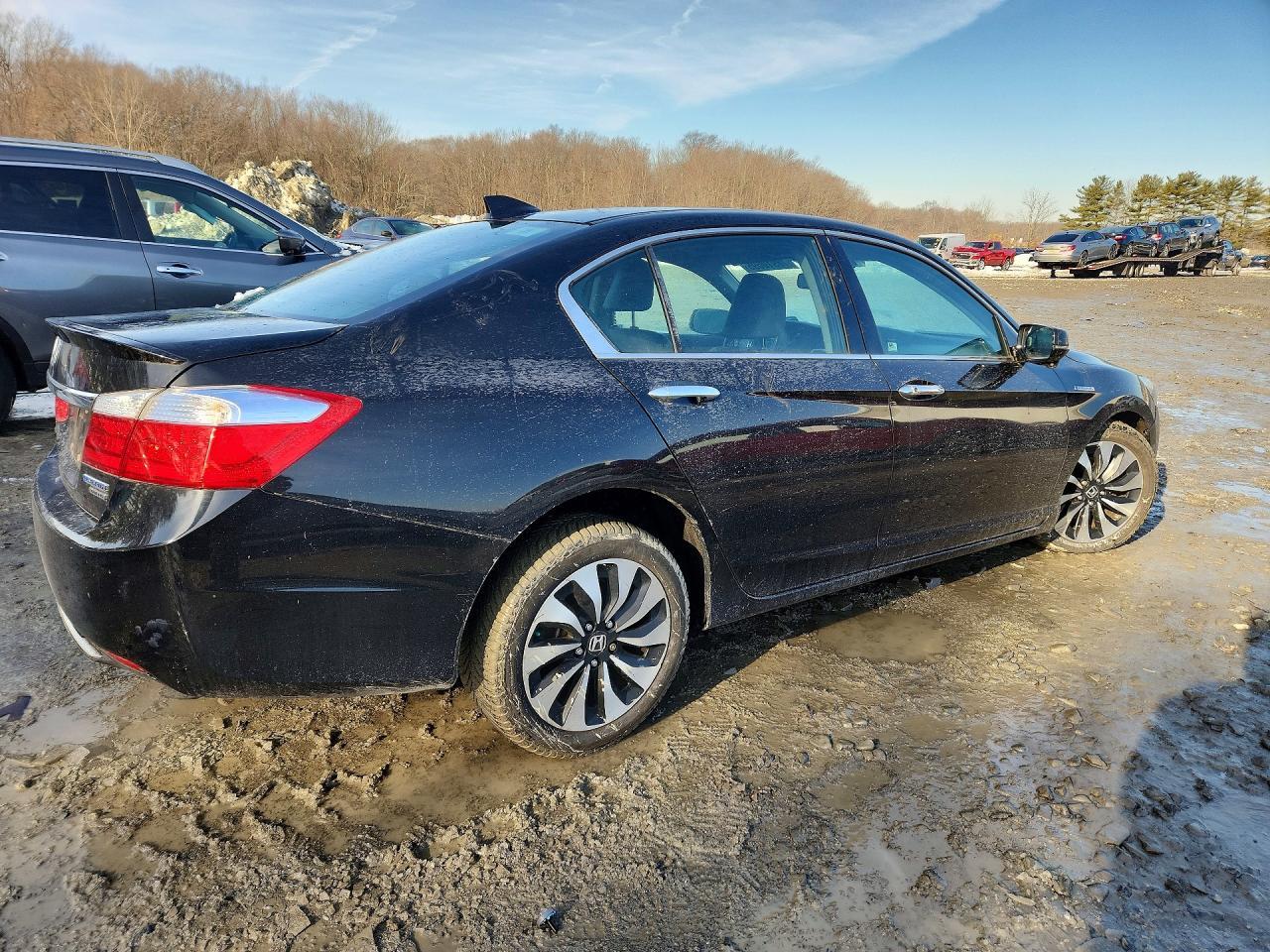 2014 Honda Accord Touring Hybrid - Image 3