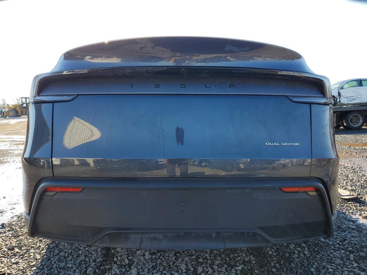 2026 Tesla Model Y - Фото 6