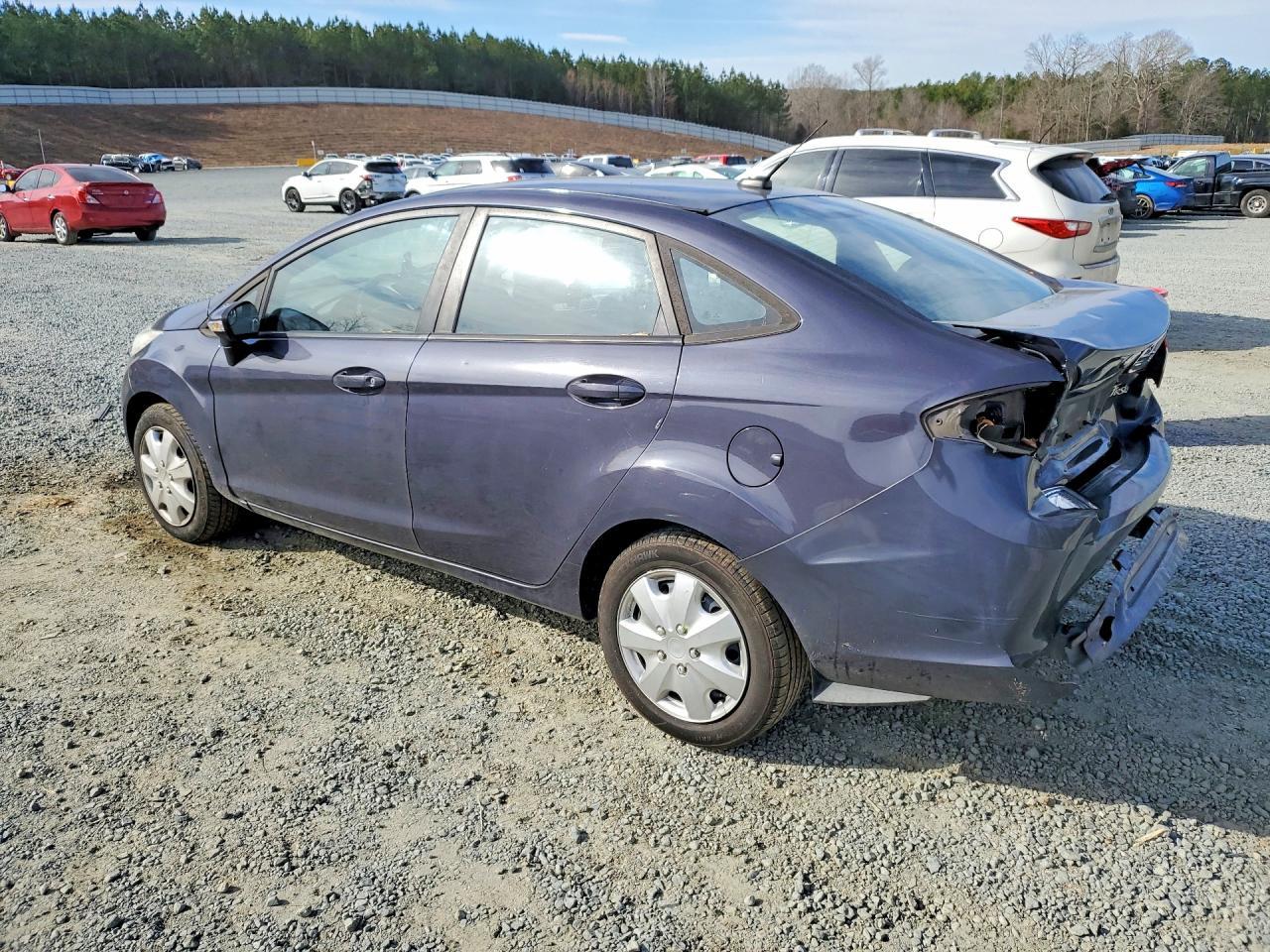 2013 Ford Fiesta Se - Image 2