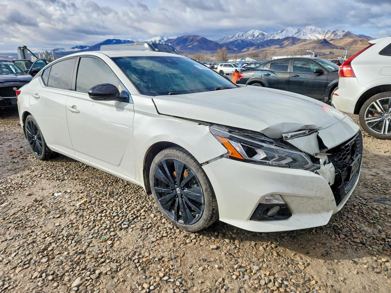 2022 Nissan Altima - Image 4