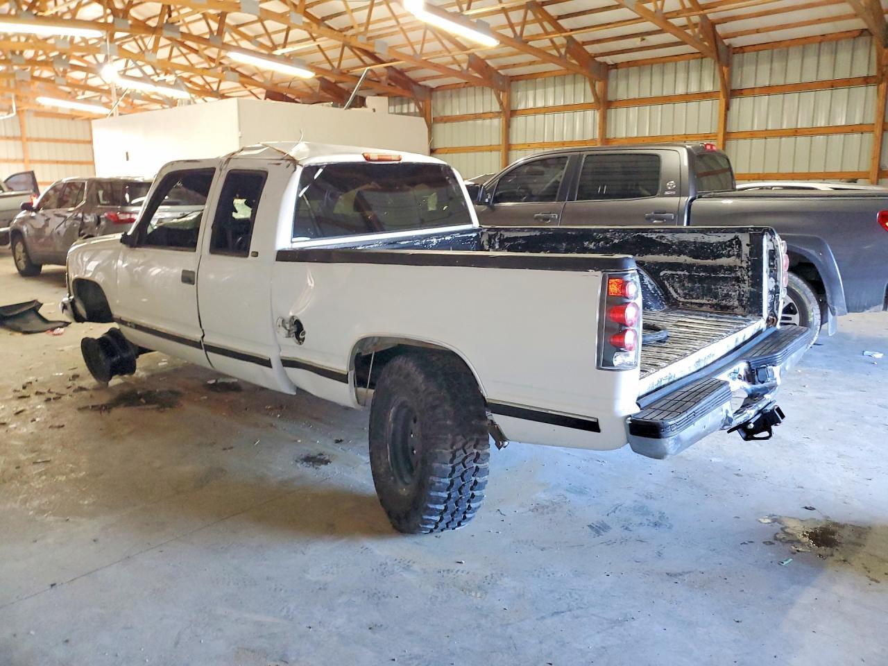 1998 Chevrolet Gmt-400 C1500 - Image 2