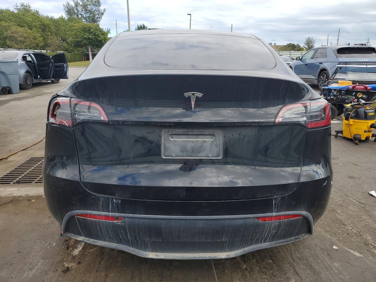 2024 Tesla Model Y - Image 6