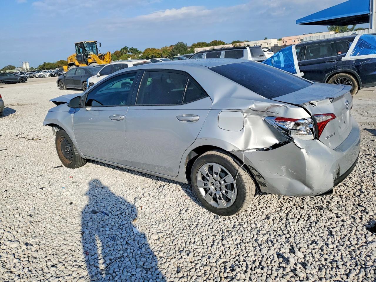2016 Toyota Corolla S - Фото 2