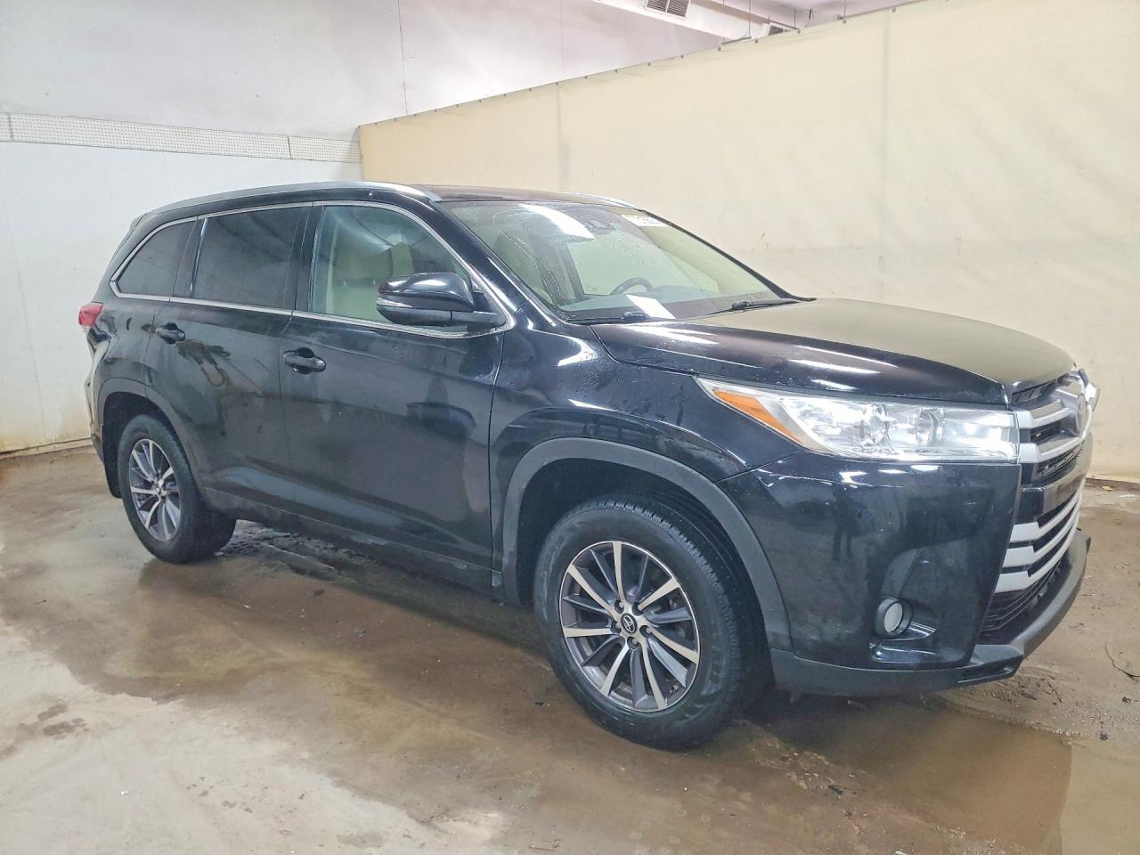 2017 Toyota Highlander Se - Image 4