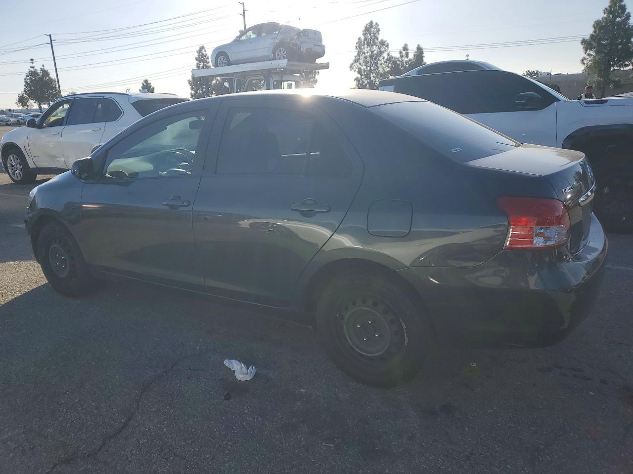 2011 Toyota Yaris - Image 2