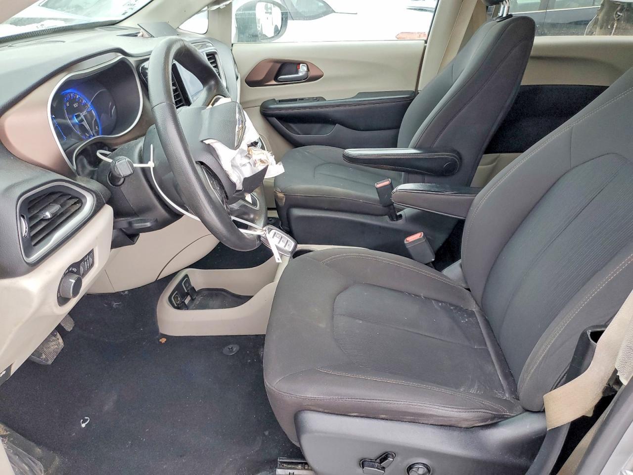 2017 Chrysler Pacifica Touring - Фото 7