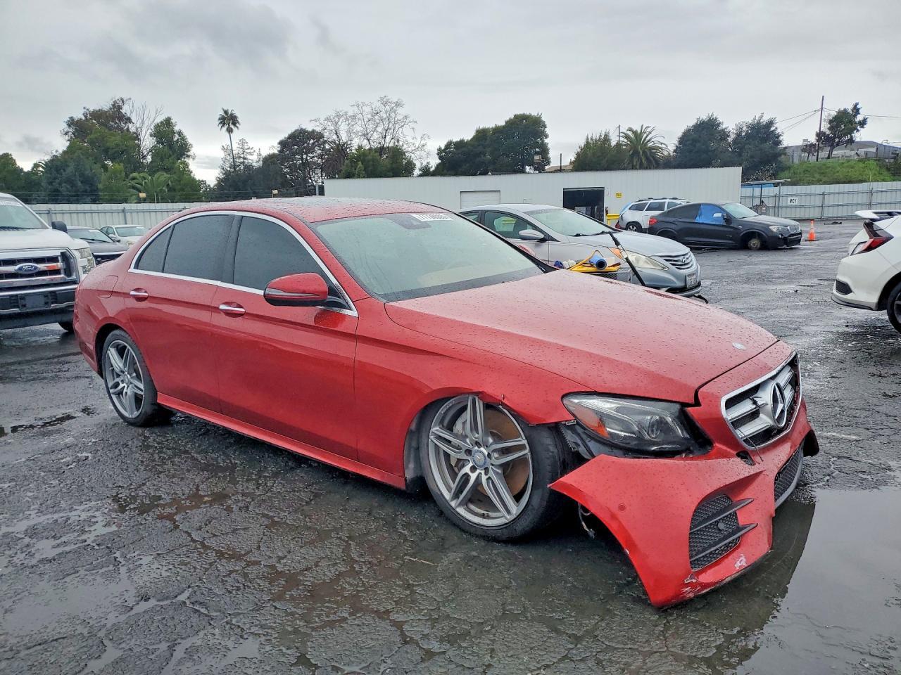 2017 Mercedes-Benz E 300 - Фото 4
