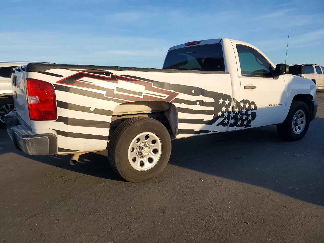 2010 Chevrolet Silverado C1500 - Фото 3