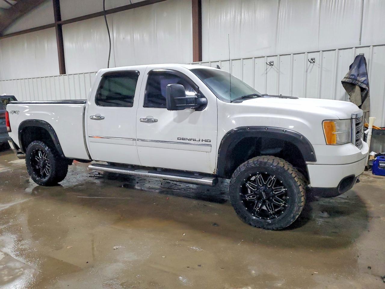 2012 GMC Sierra K2500 Denali - Image 4