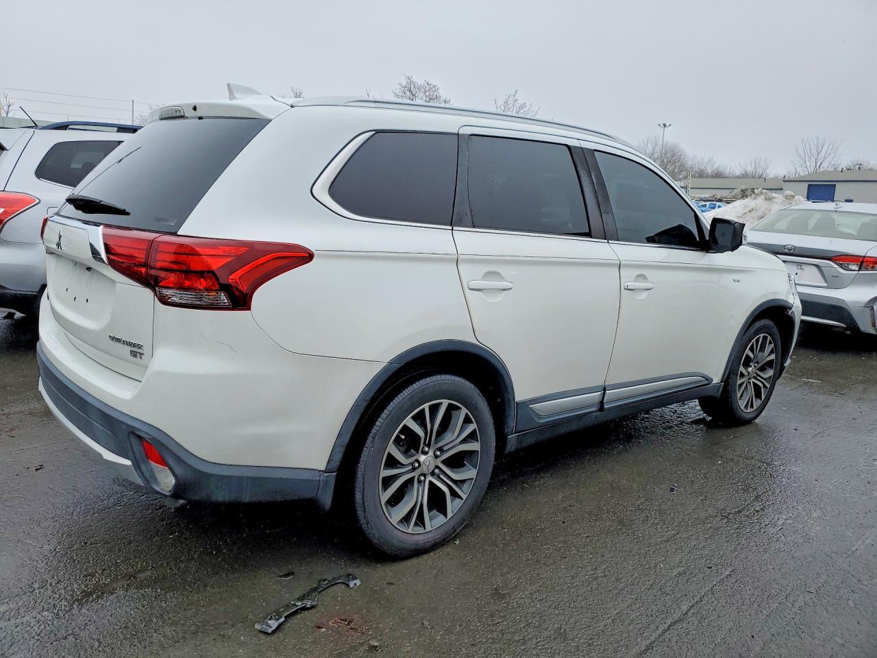 2018 Mitsubishi Outlander Gt - Image 3