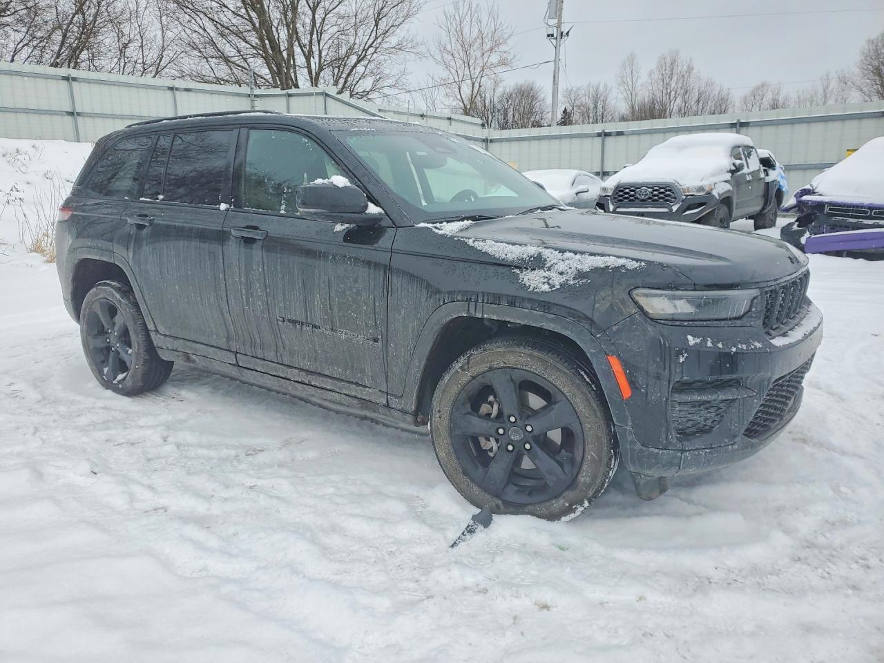 2024 Jeep Grand Cherokee Laredo - Image 4
