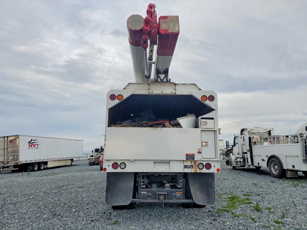 2022 Ford F750 Super Duty Forestry Bucket Truck - Image 6