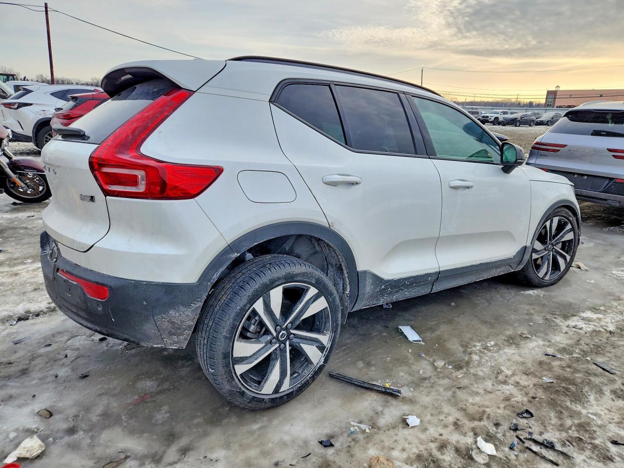 2025 Volvo Xc40 Ultra - Image 3