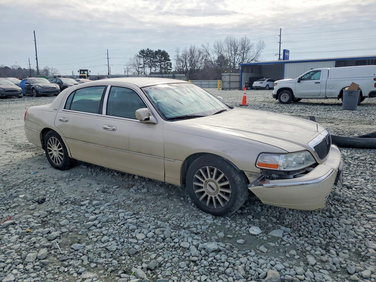 2003 Lincoln Town Car Signature - Image 4