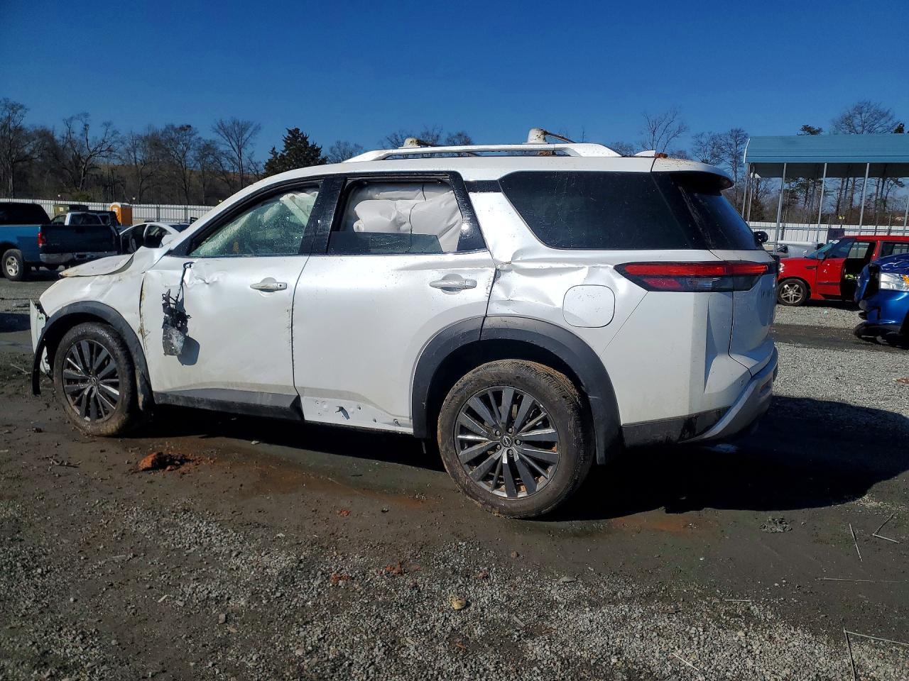 2025 Nissan Pathfinder - Фото 2