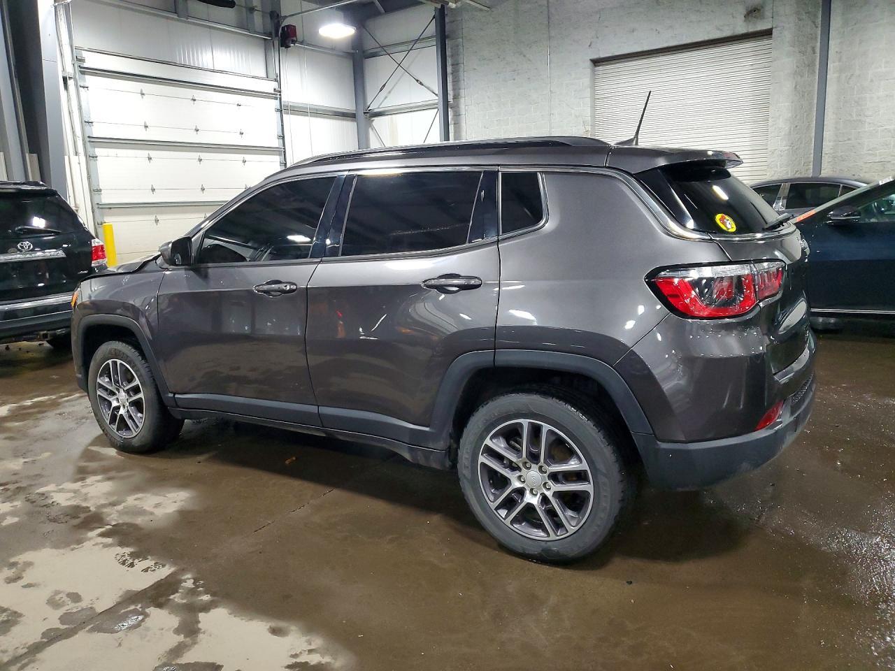 2020 Jeep Compass Latitude - Фото 2