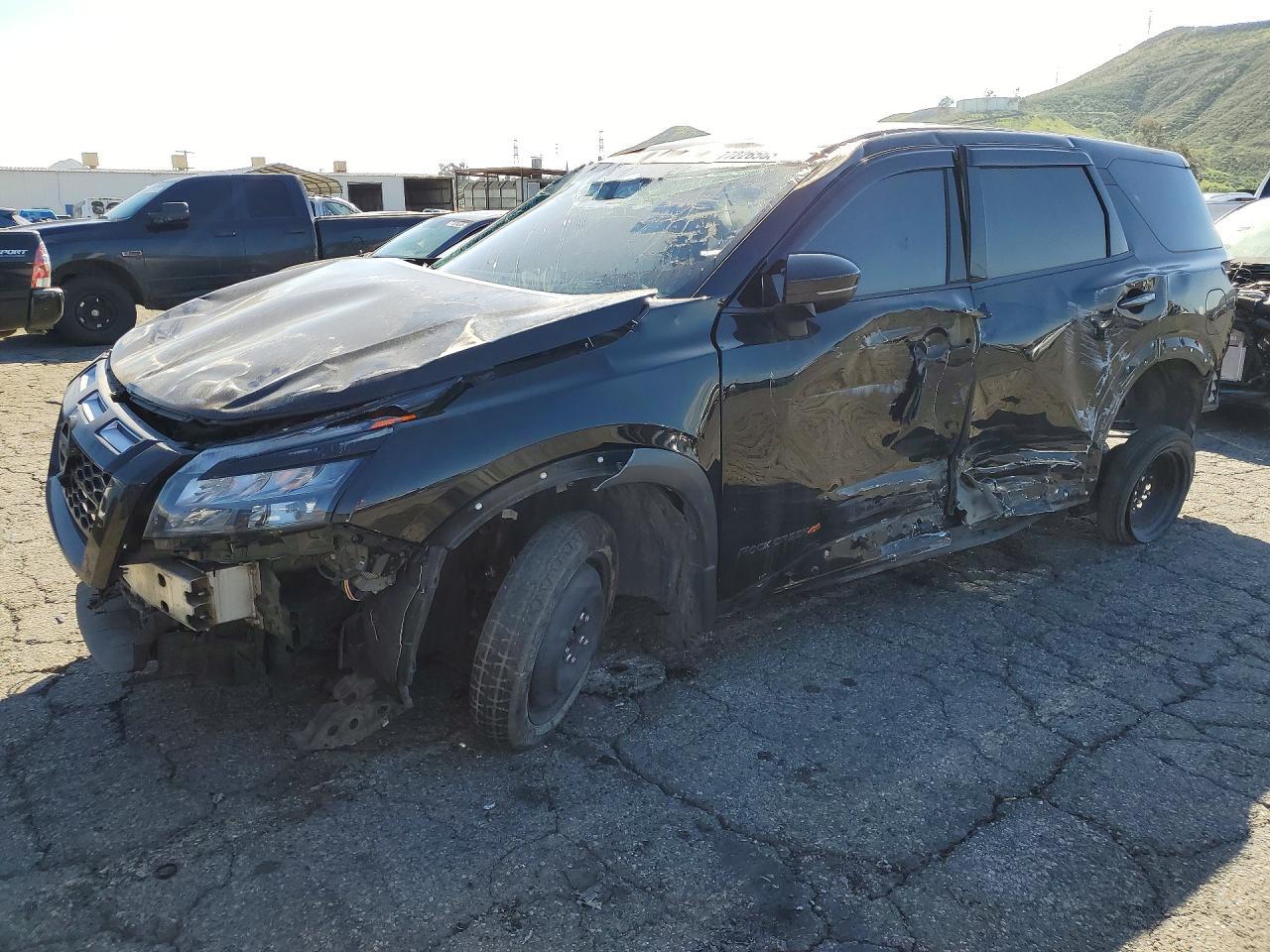 2023 Nissan Pathfinder Sv