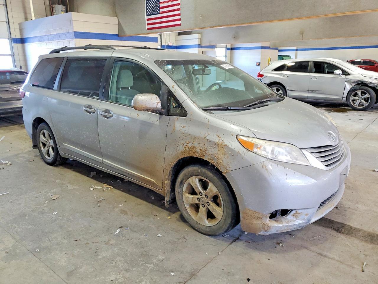 2015 Toyota Sienna Le - Image 4