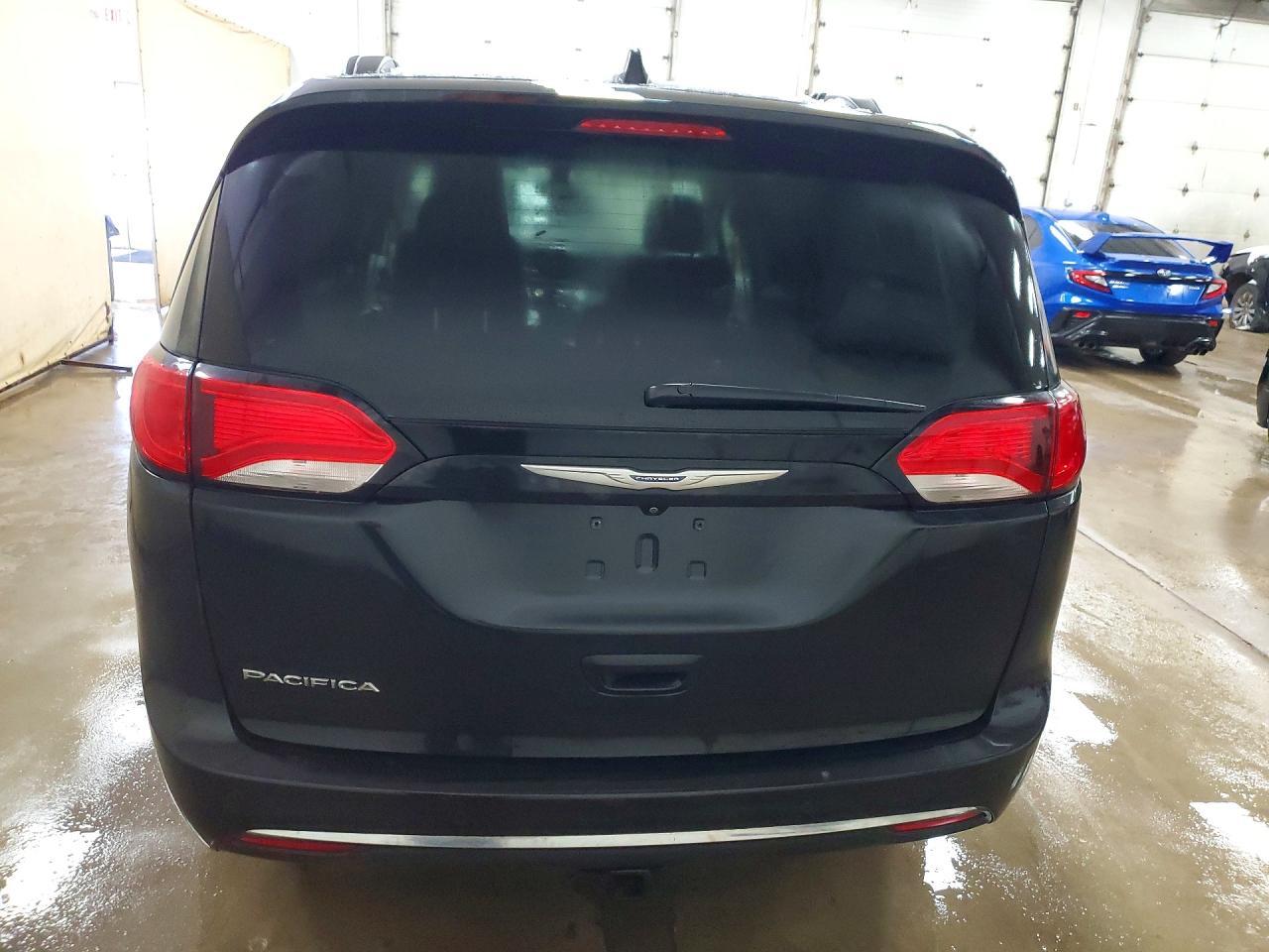2017 Chrysler Pacifica Touring L - Фото 6
