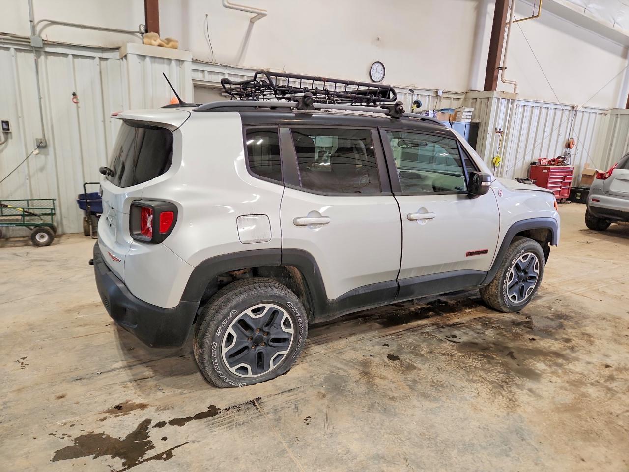 2015 Jeep Renegade Trailhawk - Фото 3