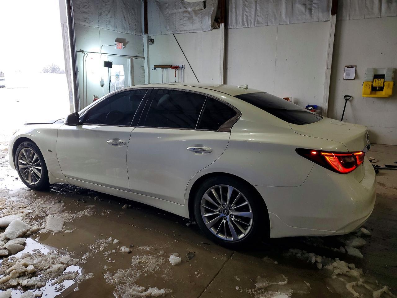 2018 Infiniti Q50 Luxe - Фото 2