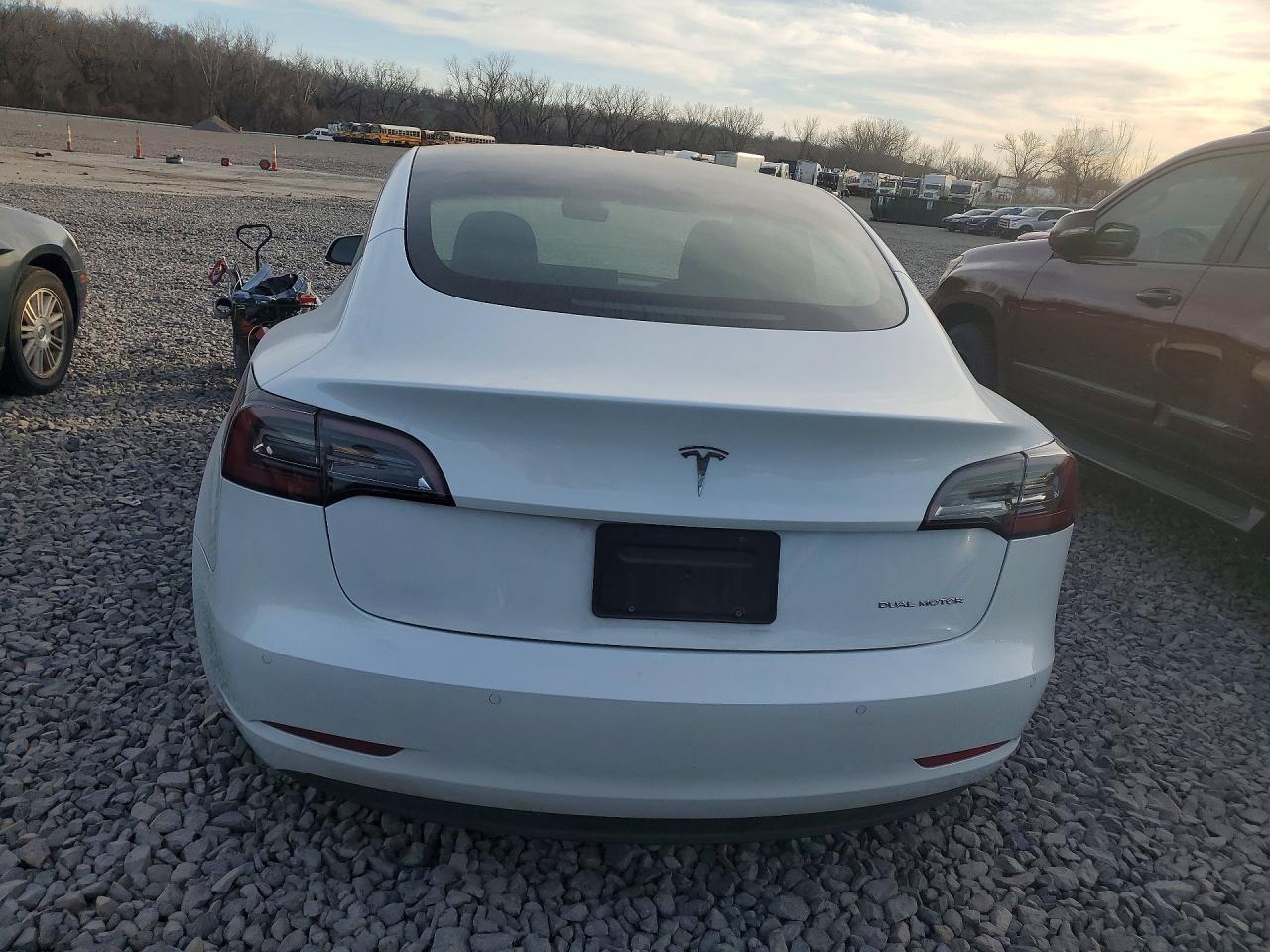 2021 Tesla Model 3 - Фото 6