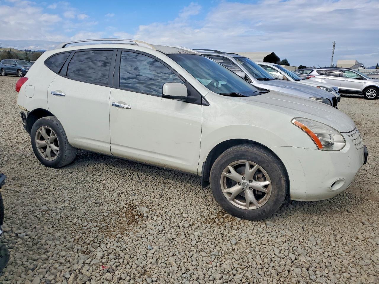 2010 Nissan Rogue S - Image 4