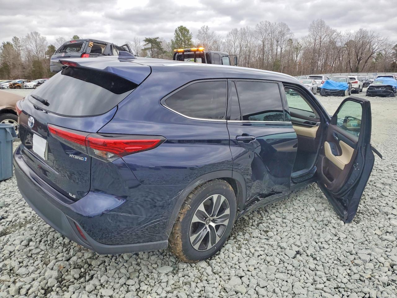 2021 Toyota Highlander Hybrid Xle - Image 3