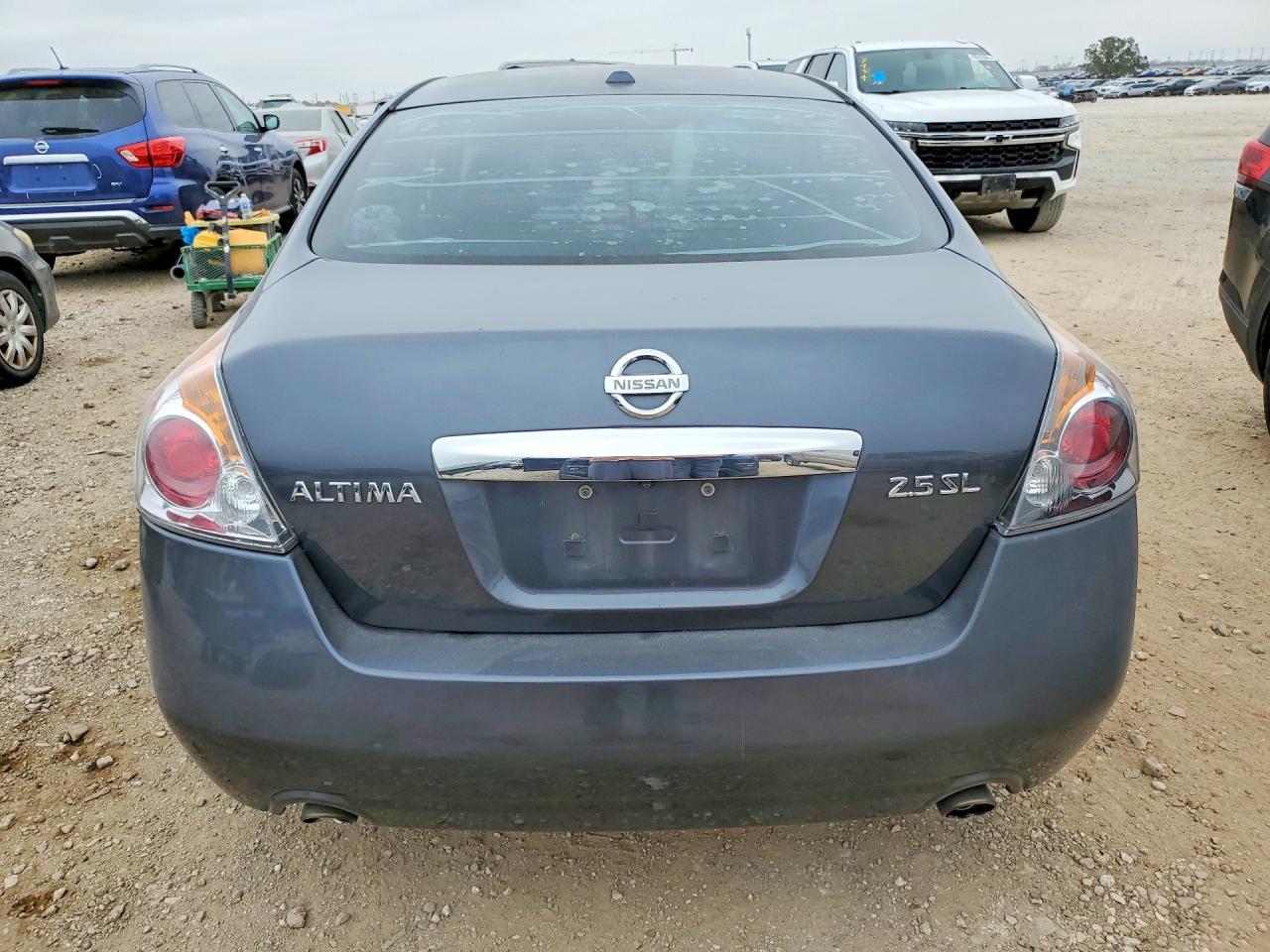 2010 Niss Altima - Image 6