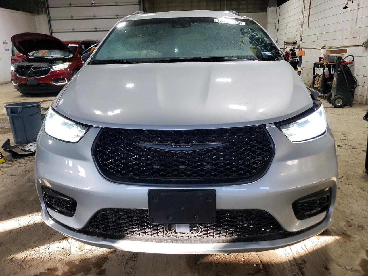 2024 Chrysler Pacifica Touring L - Image 5