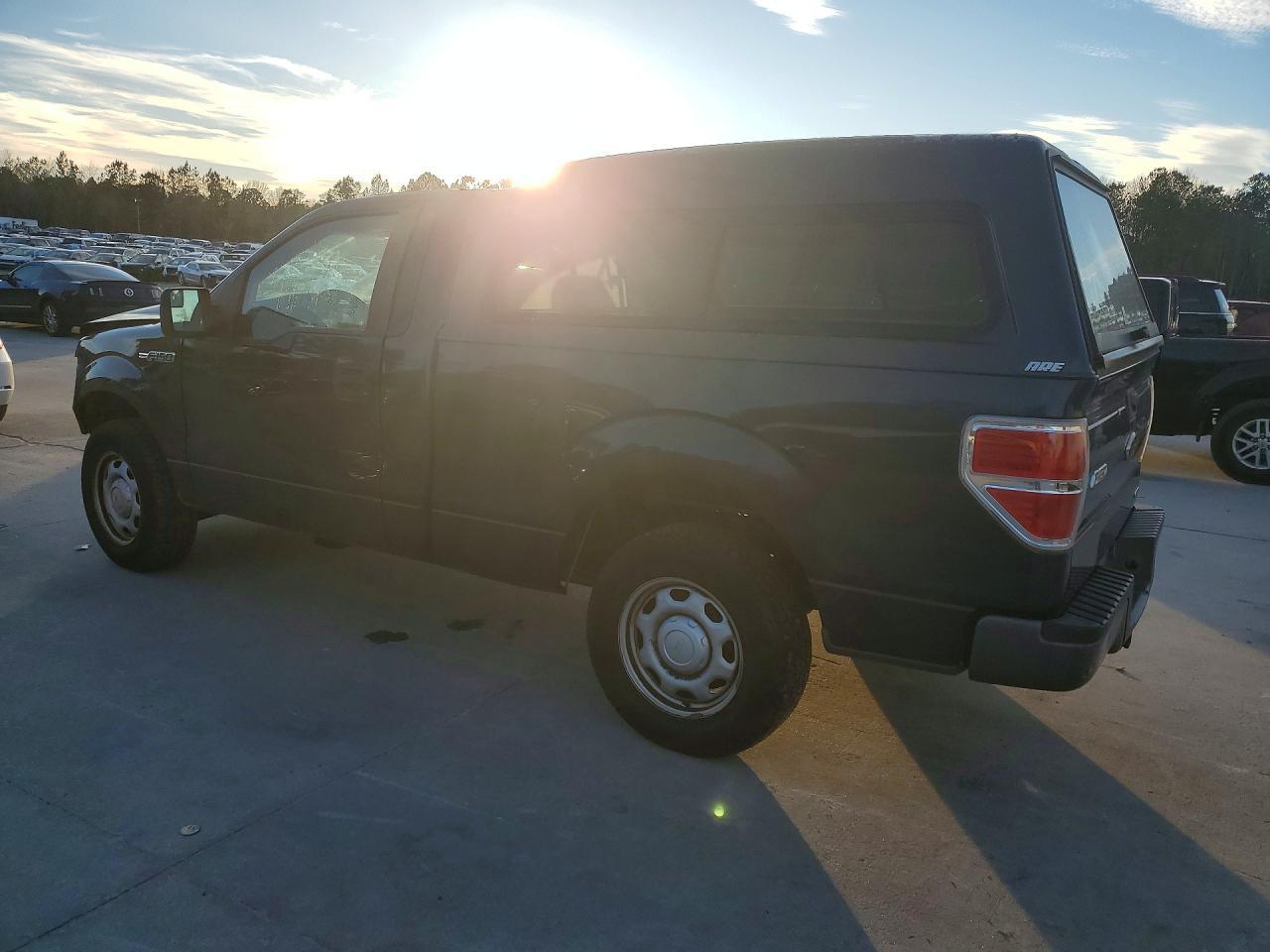 2013 Ford F150 - Фото 2
