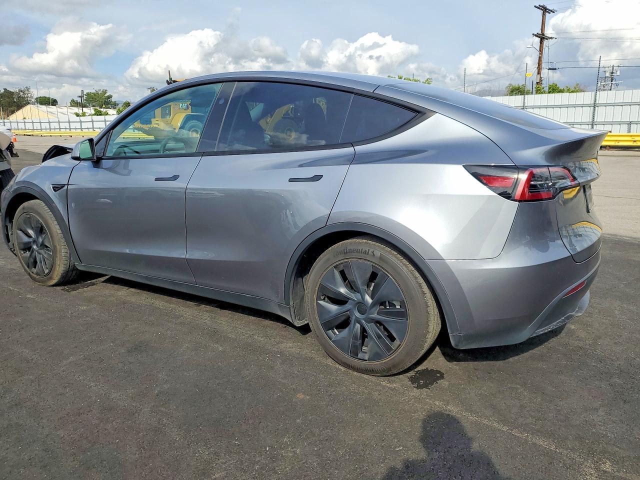 2024 Tesla Model Y - Фото 2