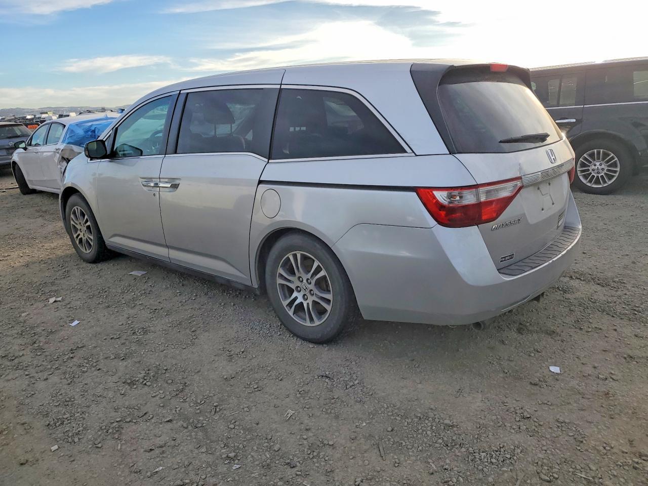 2011 Honda Odyssey - Фото 2