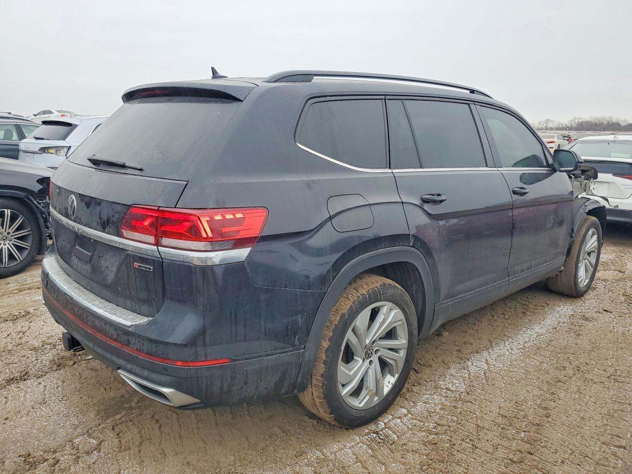 2022 Volkswagen Atlas Se - Image 3