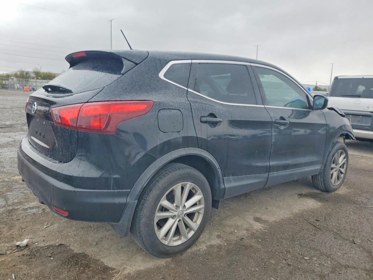 2018 Nissan Rogue Sport S - Image 3