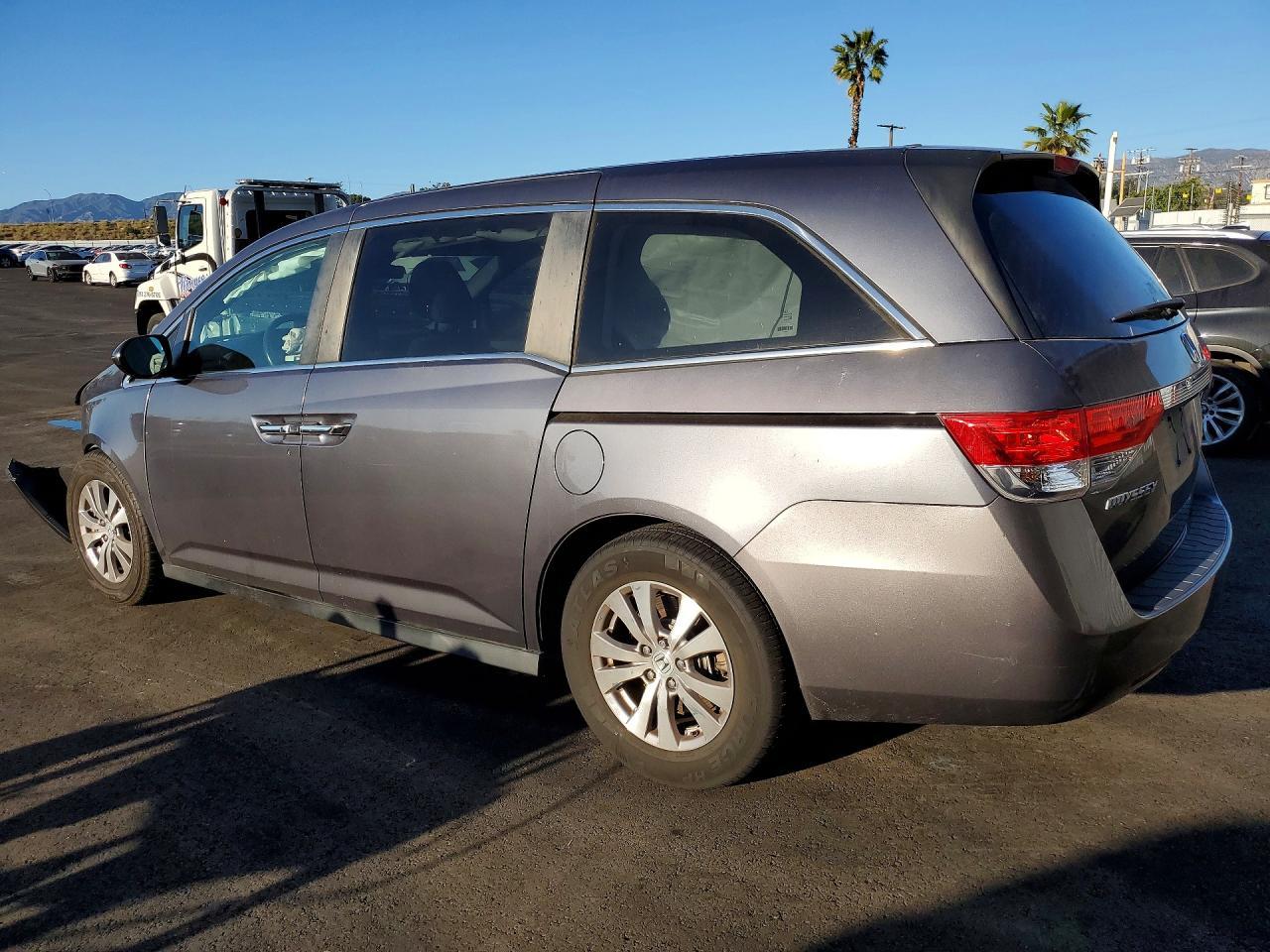 2016 Honda Odyssey Se - Фото 2