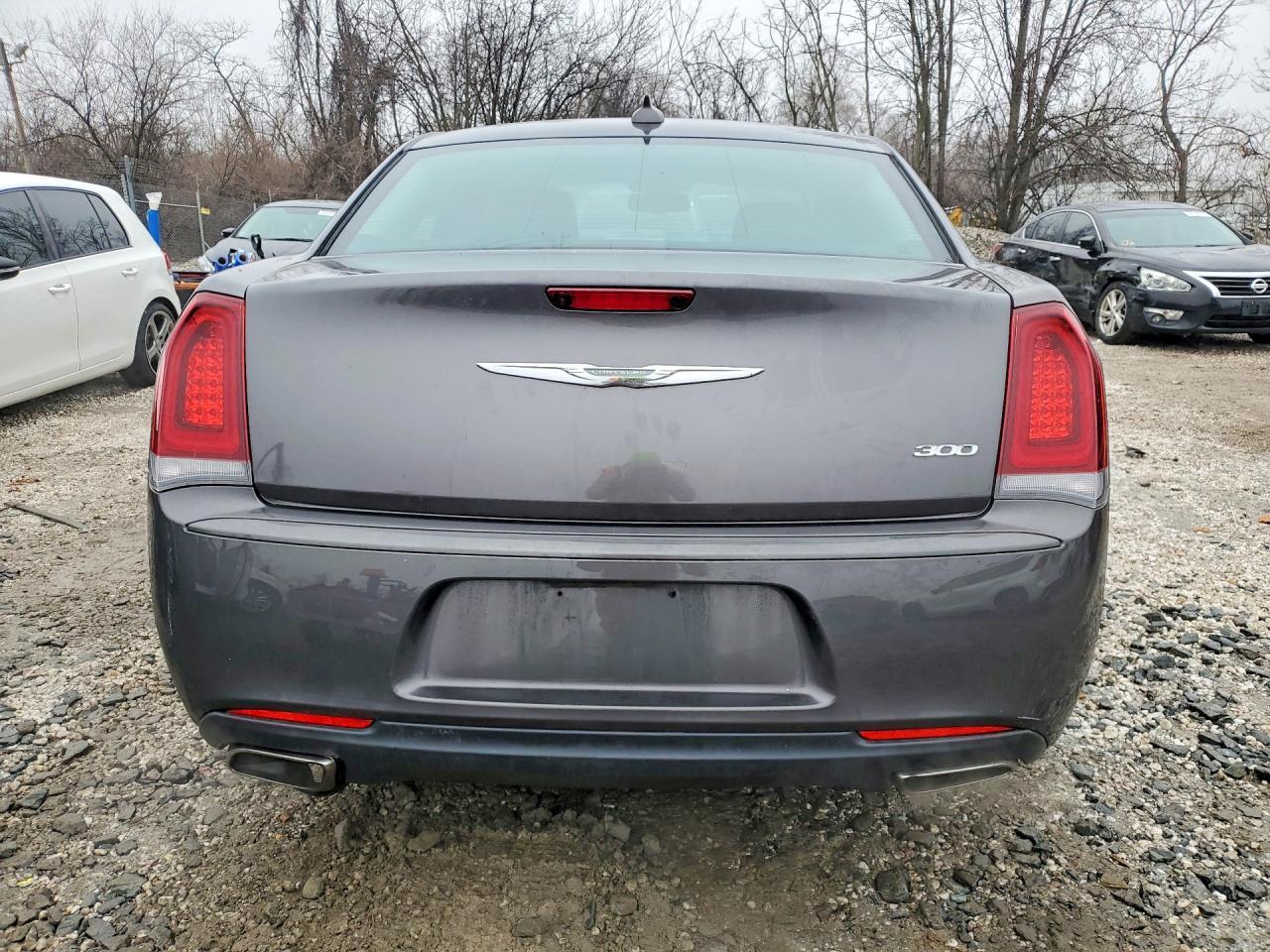 2018 Chrysler 300 Touring - Фото 6