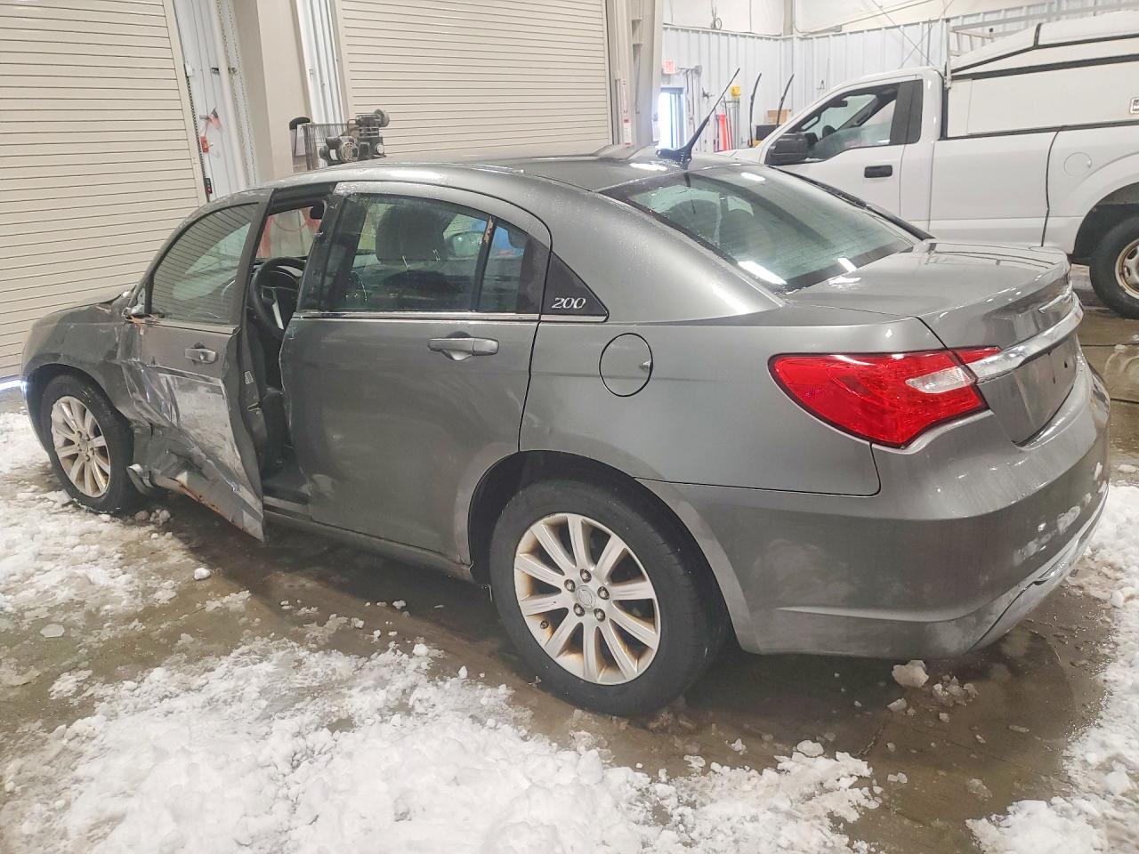2012 Chrysler 200 Touring - Image 2