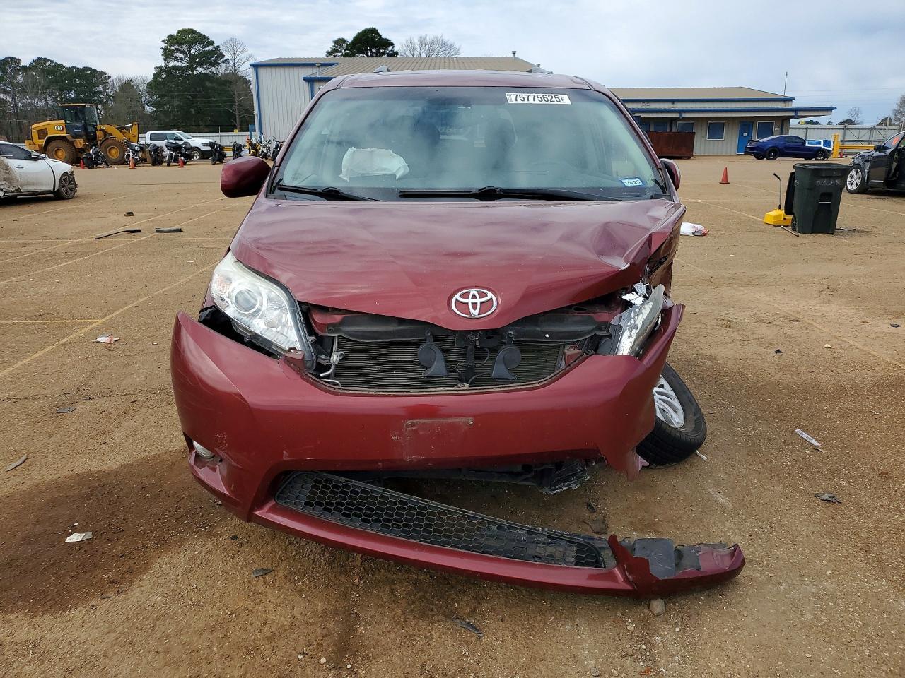 2016 Toyota Sienna Xle - Фото 5