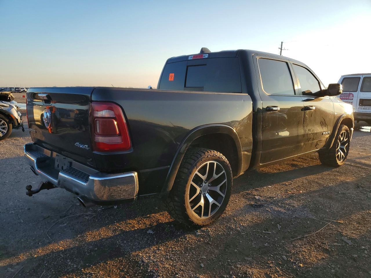 2022 Ram 1500 4Wd V8 Crew Cab 5.7L Laramie - Фото 3