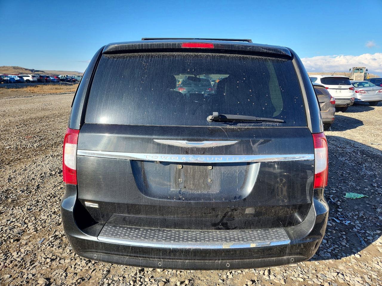 2012 Chrysler Town & Country Touring L - Image 6