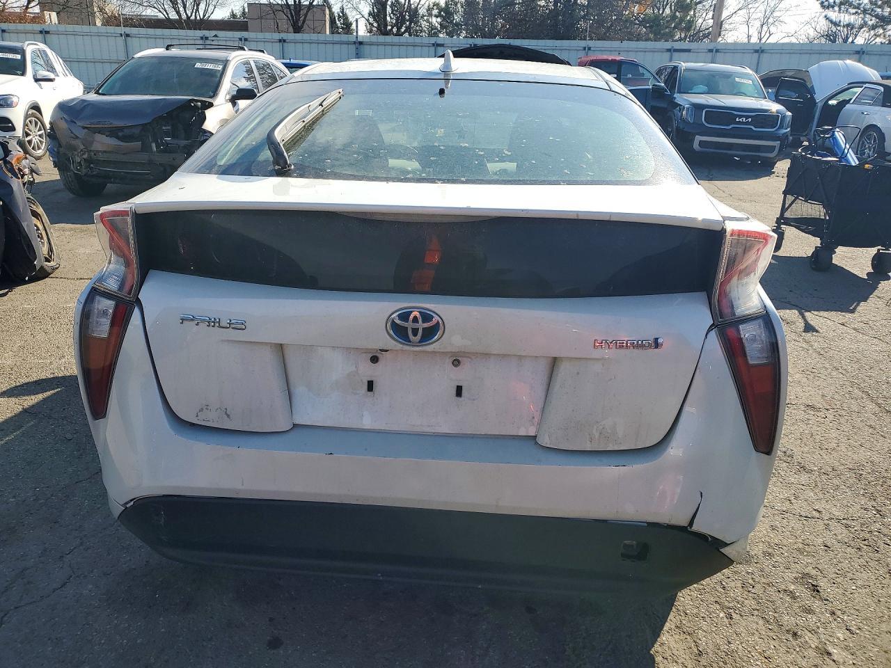 2016 Toyota Prius - Image 6
