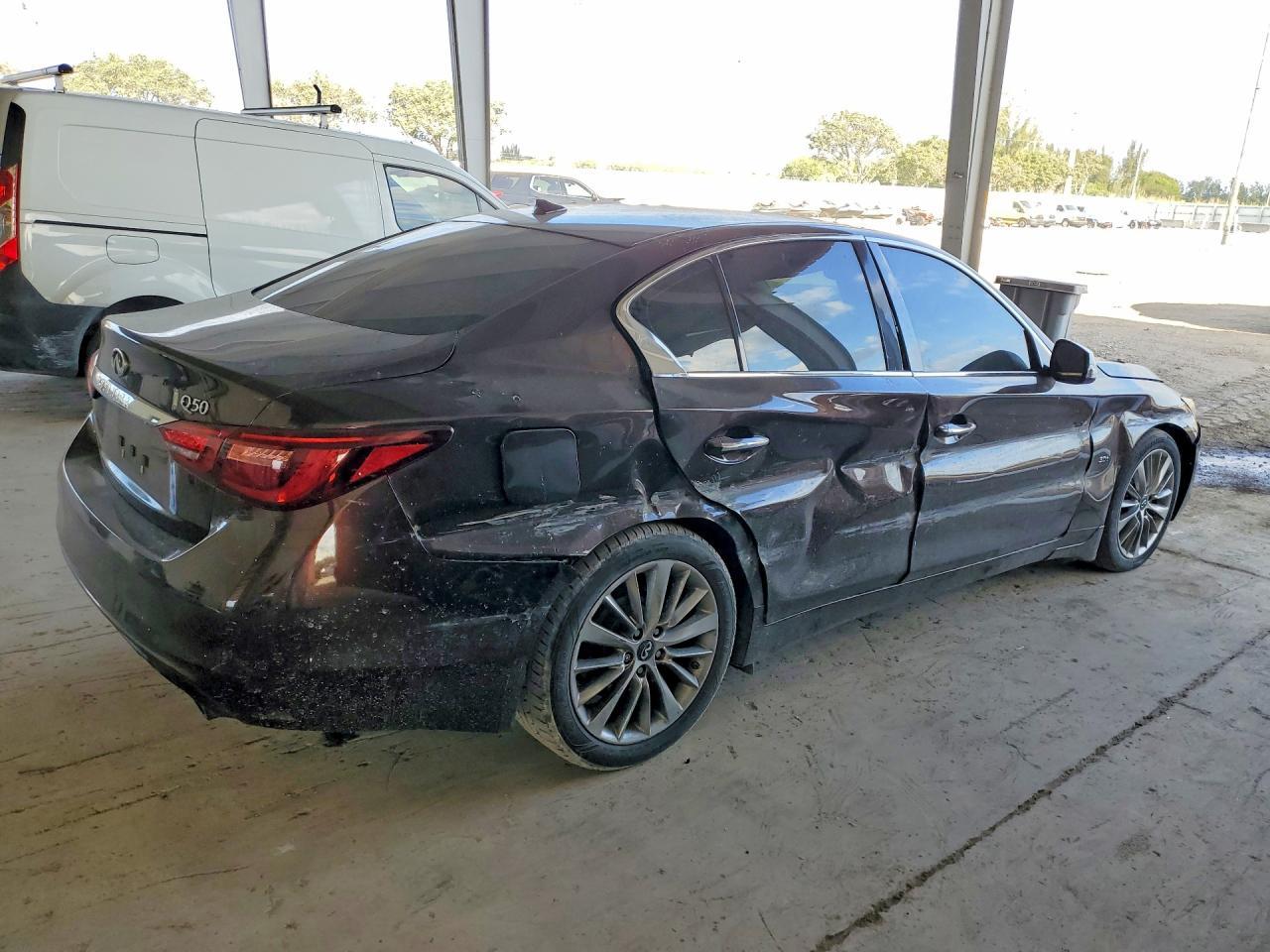 2019 Infiniti Q50 3.0T Luxe - Фото 3
